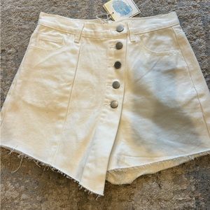 Boutique brand, White button skort.